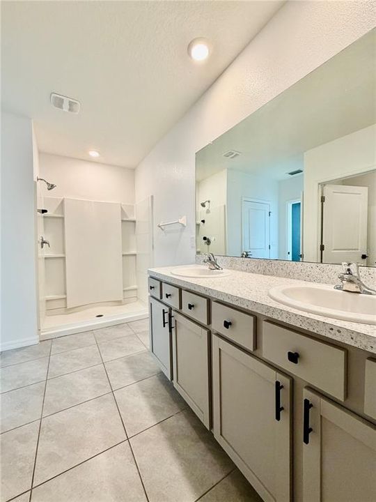 For Rent: $2,449 (4 beds, 2 baths, 2260 Square Feet)