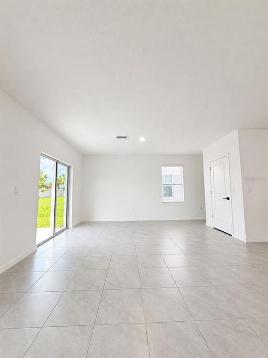 For Rent: $2,449 (4 beds, 2 baths, 2260 Square Feet)
