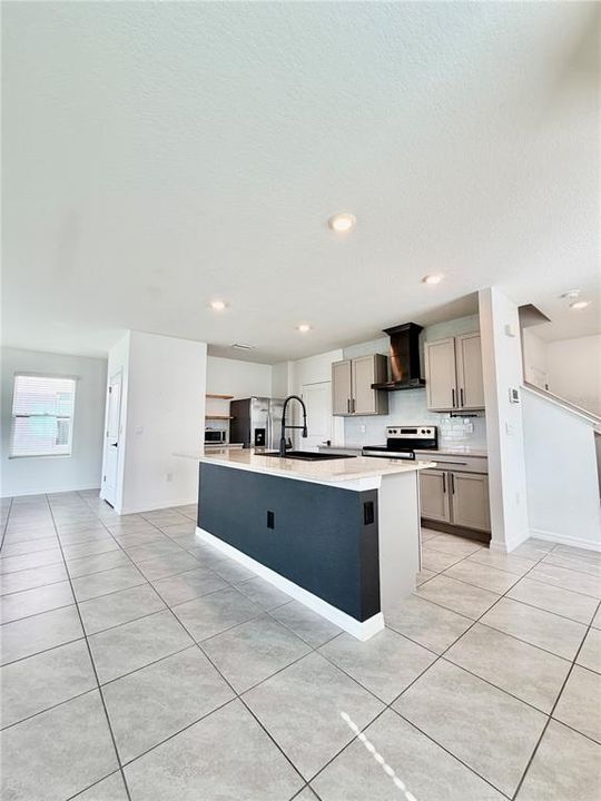 For Rent: $2,449 (4 beds, 2 baths, 2260 Square Feet)