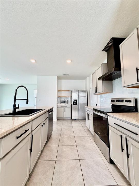 For Rent: $2,449 (4 beds, 2 baths, 2260 Square Feet)