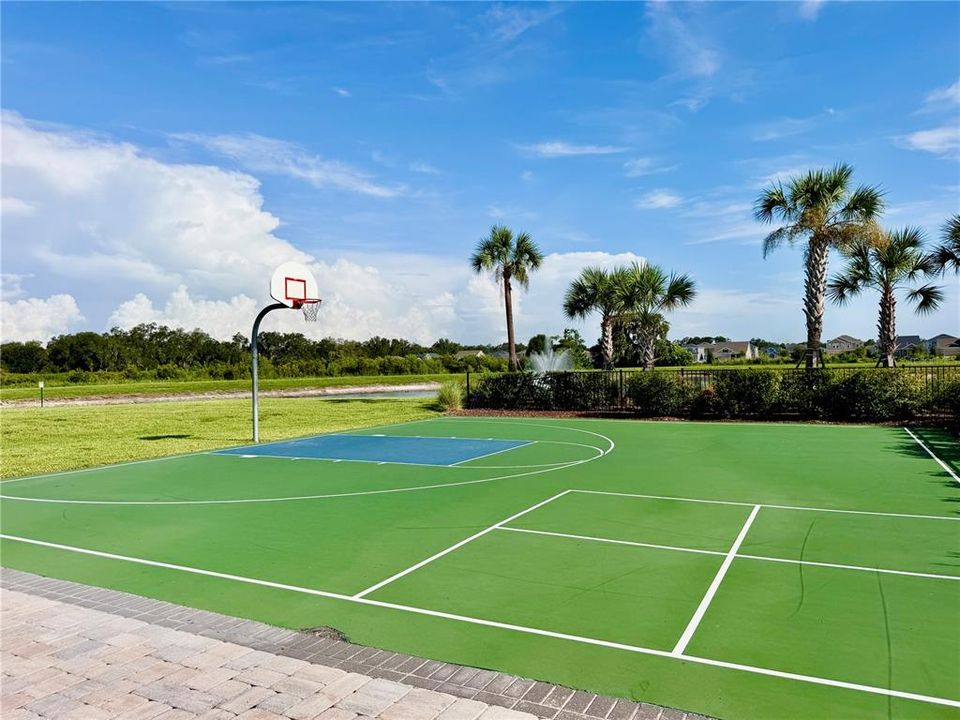 For Rent: $2,449 (4 beds, 2 baths, 2260 Square Feet)