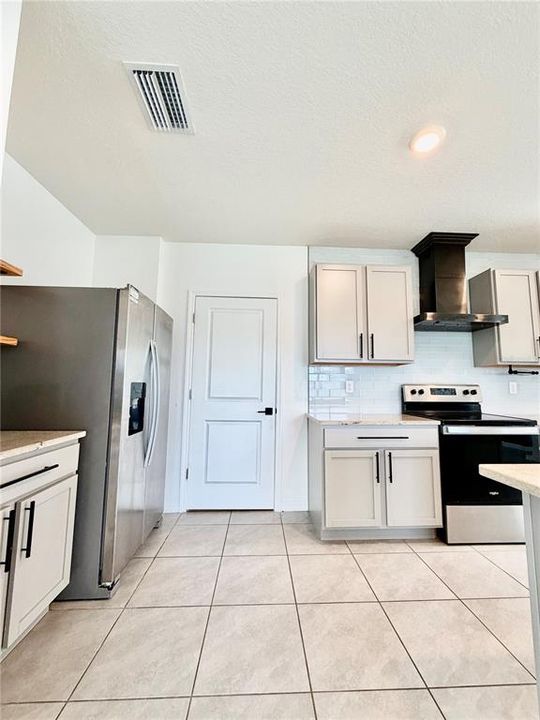 For Rent: $2,449 (4 beds, 2 baths, 2260 Square Feet)