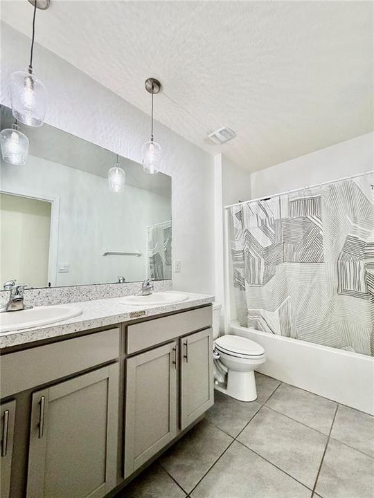 For Rent: $2,449 (4 beds, 2 baths, 2260 Square Feet)