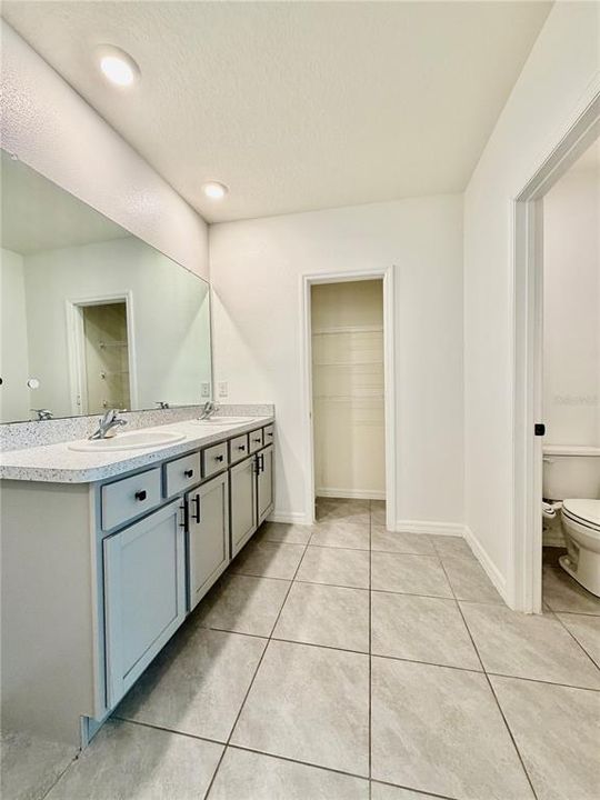 For Rent: $2,449 (4 beds, 2 baths, 2260 Square Feet)