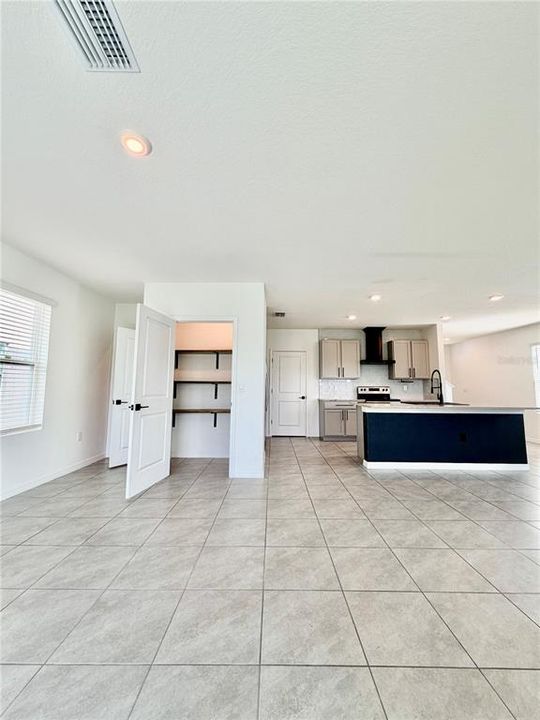 For Rent: $2,449 (4 beds, 2 baths, 2260 Square Feet)