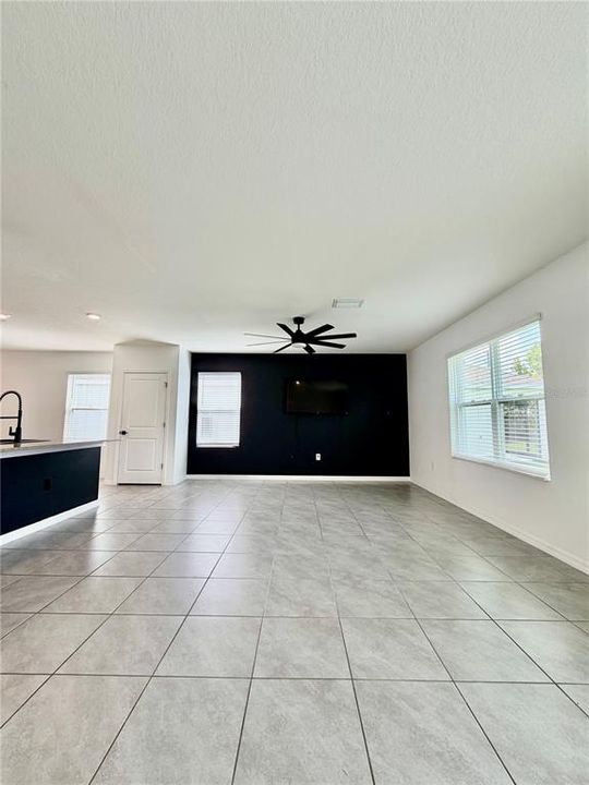 For Rent: $2,449 (4 beds, 2 baths, 2260 Square Feet)