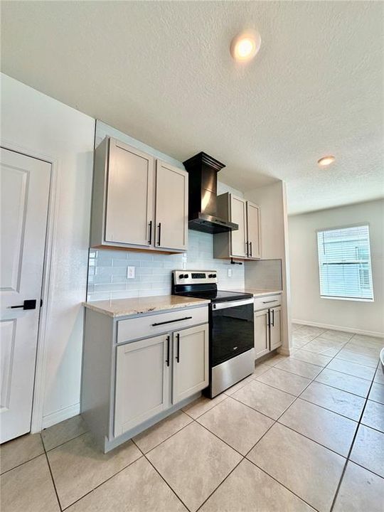 For Rent: $2,449 (4 beds, 2 baths, 2260 Square Feet)