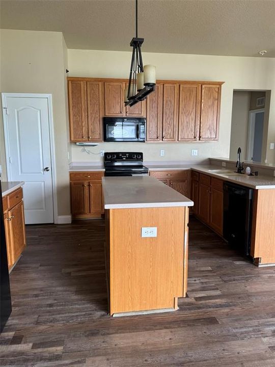 En Venta: $479,000 (4 camas, 3 baños, 3033 Pies cuadrados)