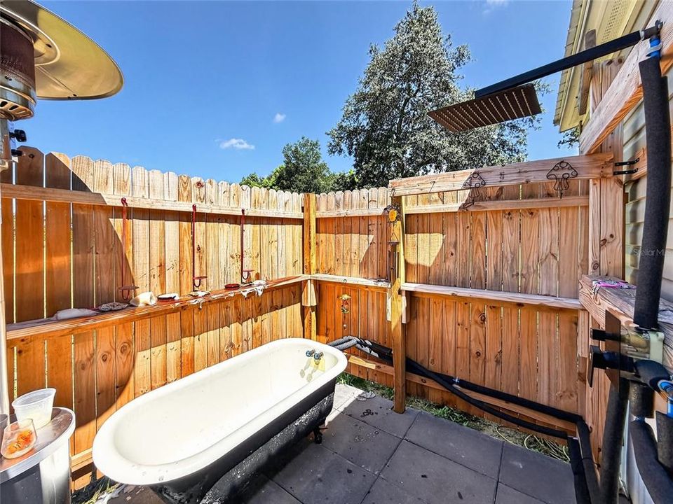 For Sale: $645,000 (6 beds, 4 baths, 2648 Square Feet)