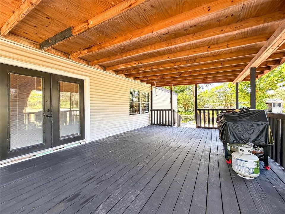 For Sale: $645,000 (6 beds, 4 baths, 2648 Square Feet)