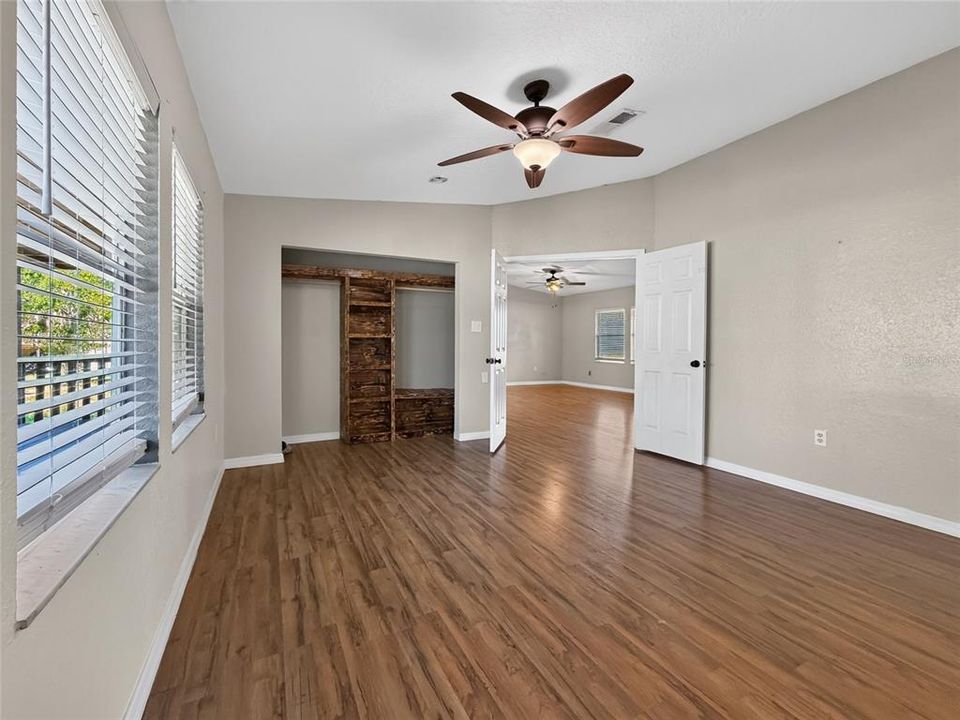 For Sale: $645,000 (6 beds, 4 baths, 2648 Square Feet)