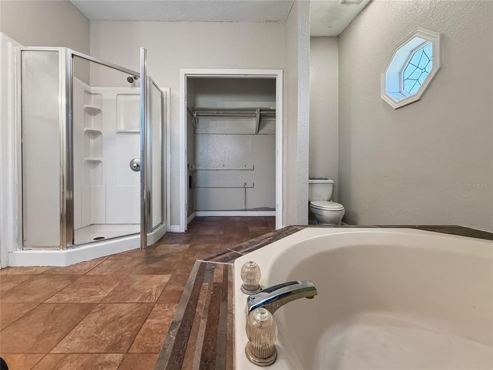 For Sale: $645,000 (6 beds, 4 baths, 2648 Square Feet)