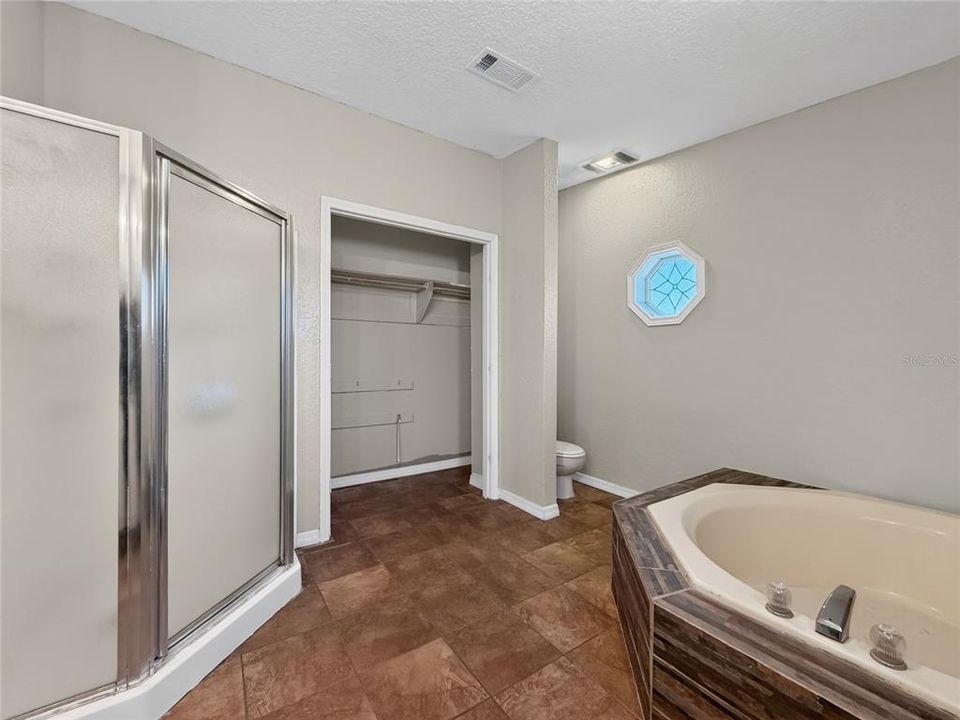 For Sale: $645,000 (6 beds, 4 baths, 2648 Square Feet)