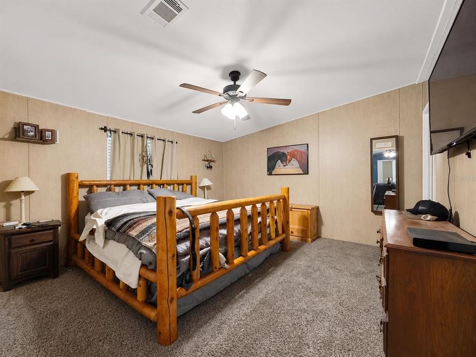 For Sale: $645,000 (6 beds, 4 baths, 2648 Square Feet)