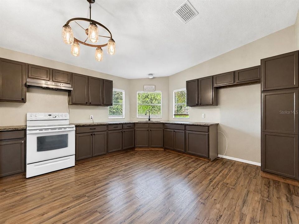 For Sale: $645,000 (6 beds, 4 baths, 2648 Square Feet)