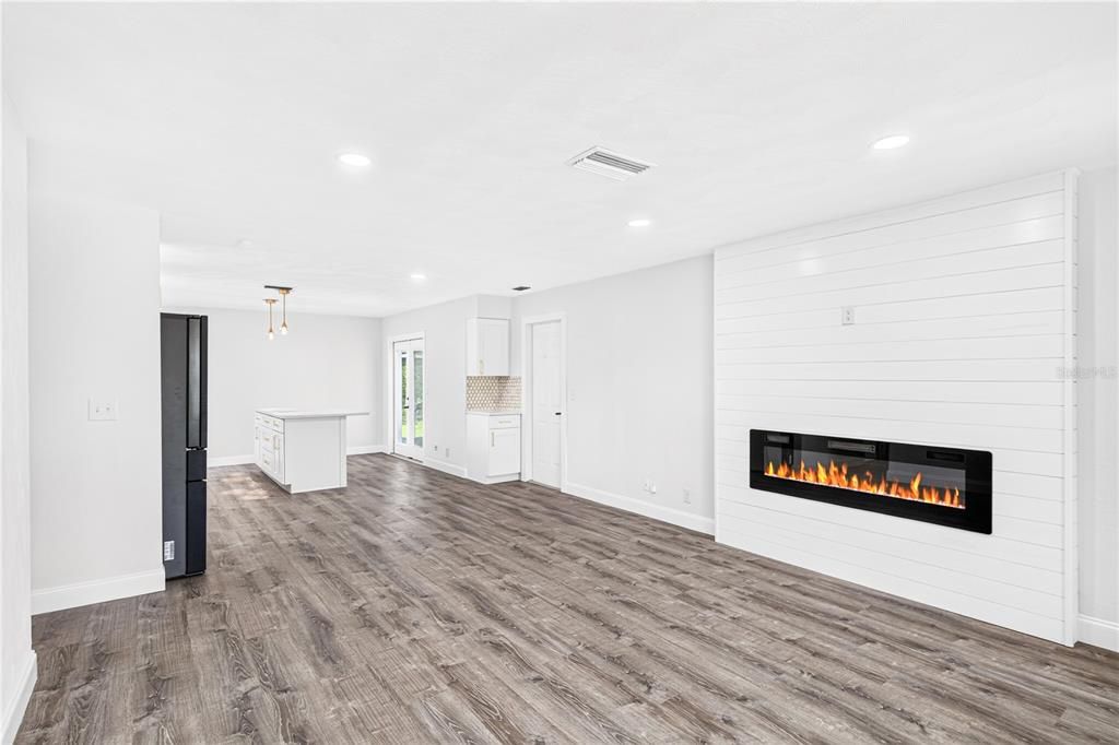 For Sale: $329,900 (2 beds, 2 baths, 1040 Square Feet)