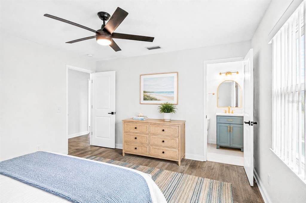 For Sale: $329,900 (2 beds, 2 baths, 1040 Square Feet)