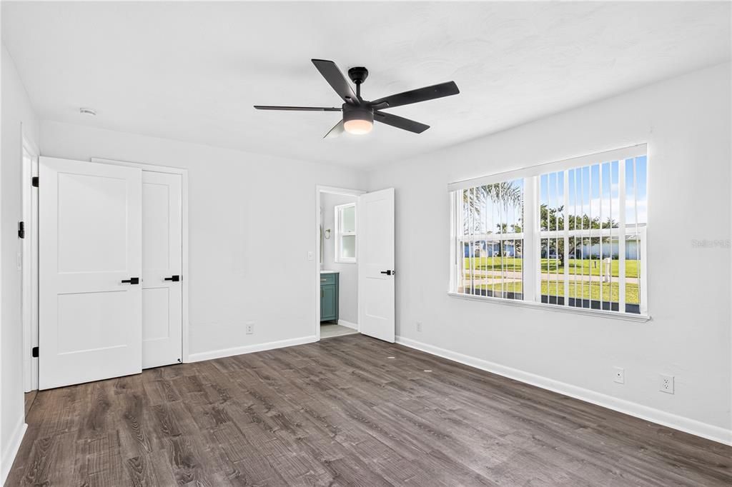 For Sale: $329,900 (2 beds, 2 baths, 1040 Square Feet)