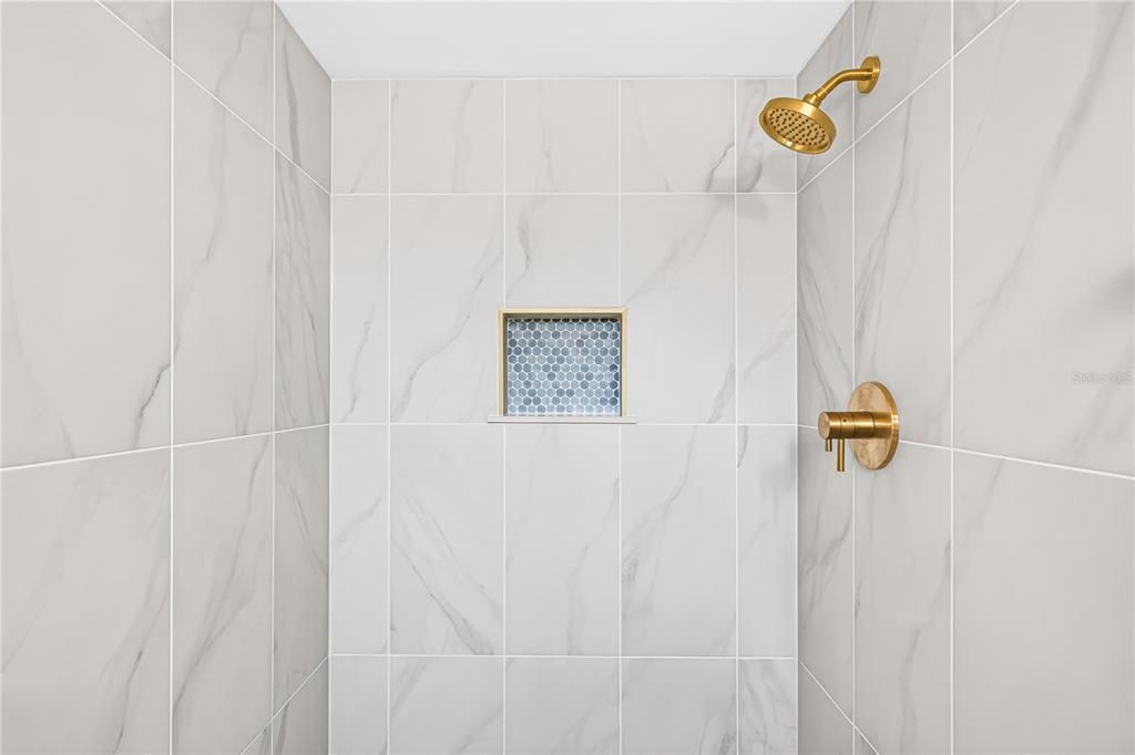 For Sale: $329,900 (2 beds, 2 baths, 1040 Square Feet)