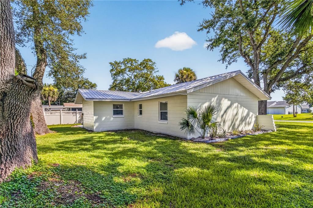 For Sale: $329,900 (2 beds, 2 baths, 1040 Square Feet)