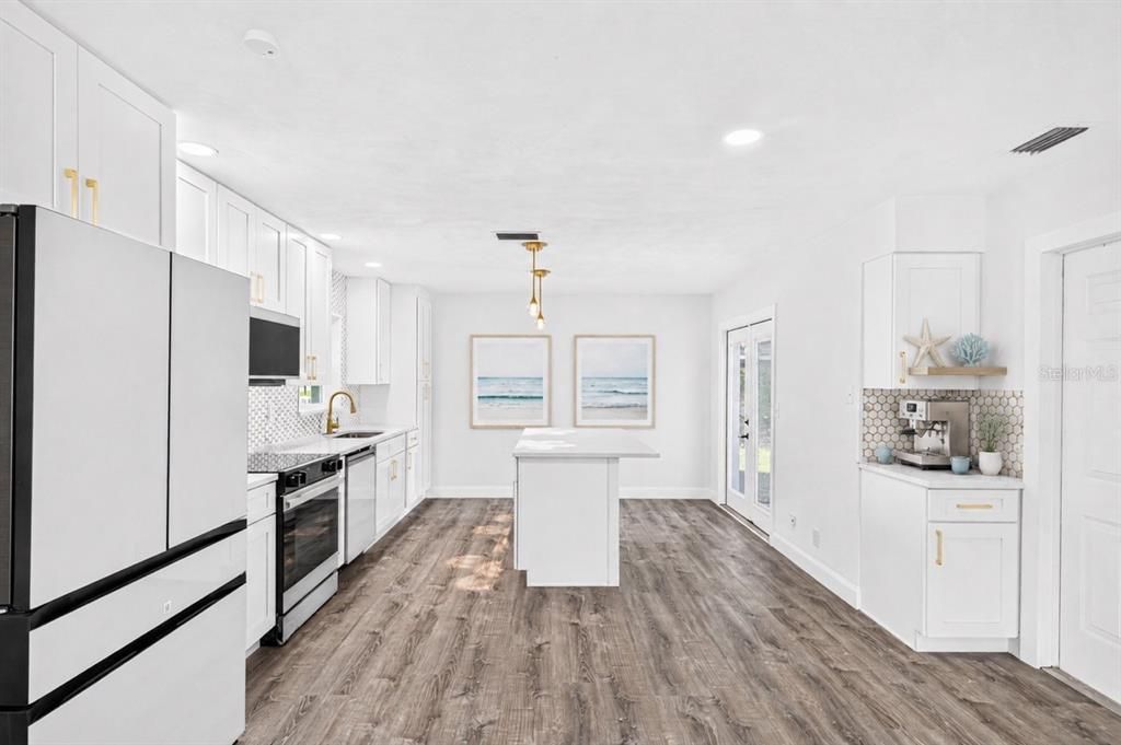 For Sale: $329,900 (2 beds, 2 baths, 1040 Square Feet)