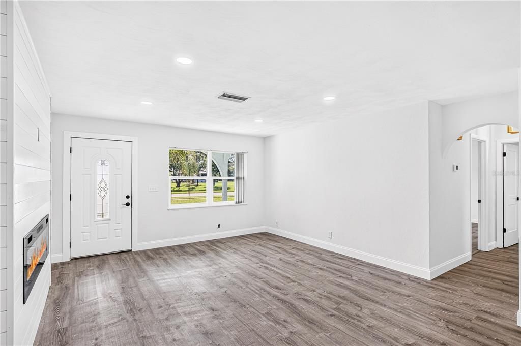 For Sale: $329,900 (2 beds, 2 baths, 1040 Square Feet)