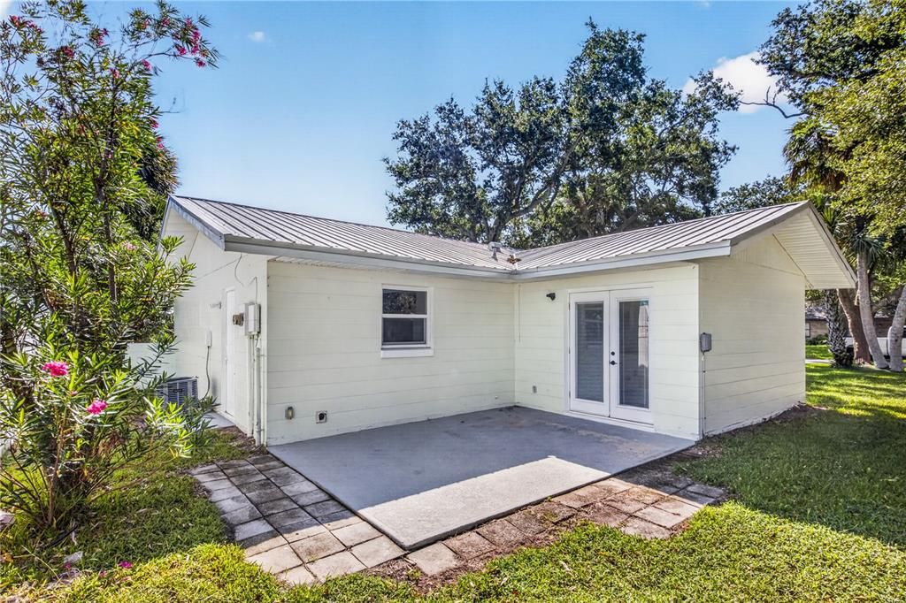 For Sale: $329,900 (2 beds, 2 baths, 1040 Square Feet)