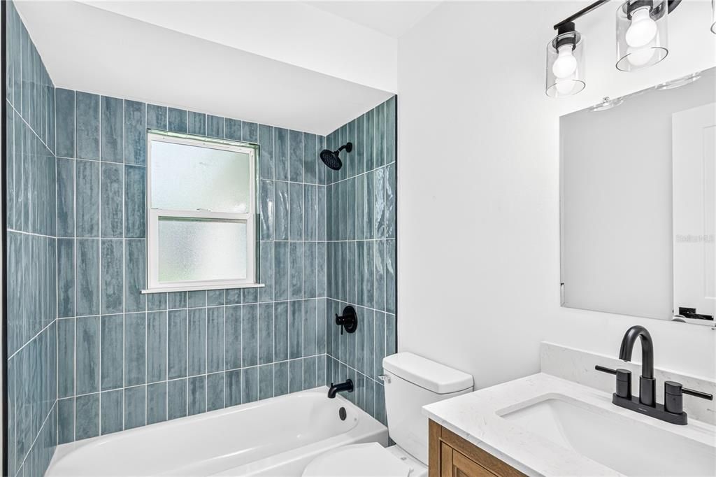 For Sale: $329,900 (2 beds, 2 baths, 1040 Square Feet)
