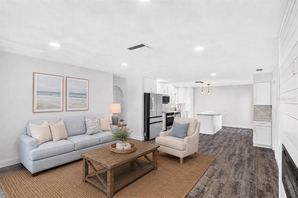 For Sale: $329,900 (2 beds, 2 baths, 1040 Square Feet)