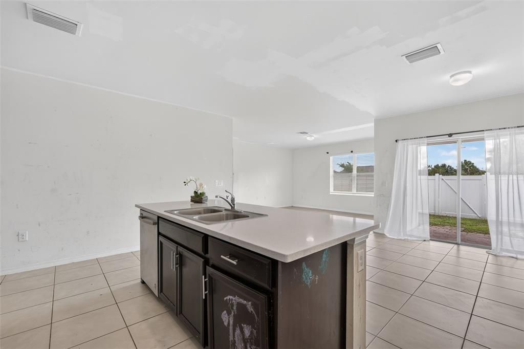 For Sale: $295,000 (4 beds, 2 baths, 1828 Square Feet)
