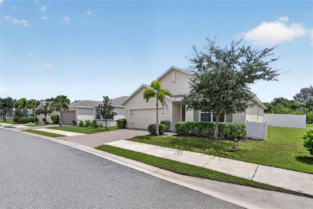 For Sale: $295,000 (4 beds, 2 baths, 1828 Square Feet)