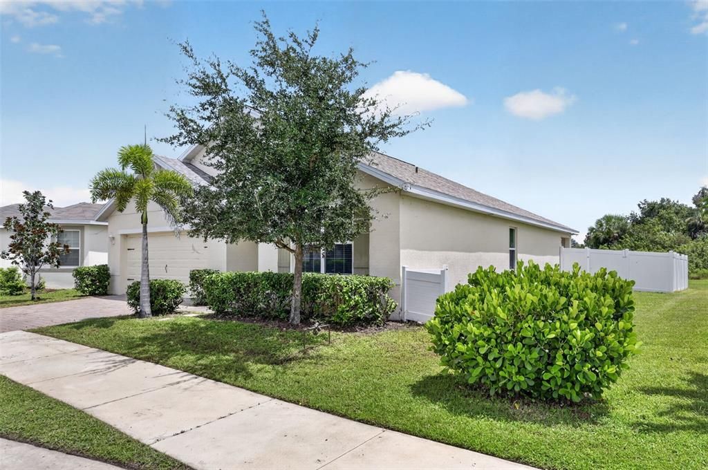 For Sale: $295,000 (4 beds, 2 baths, 1828 Square Feet)