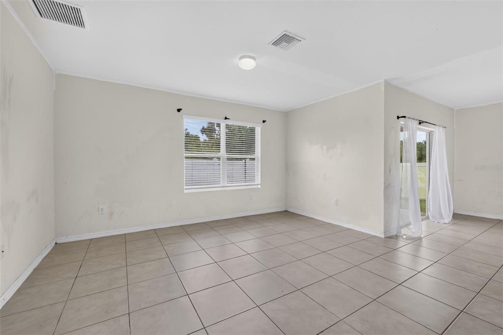 For Sale: $295,000 (4 beds, 2 baths, 1828 Square Feet)