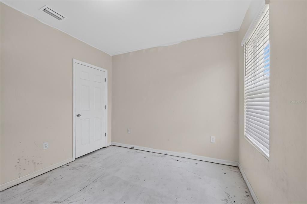 For Sale: $295,000 (4 beds, 2 baths, 1828 Square Feet)