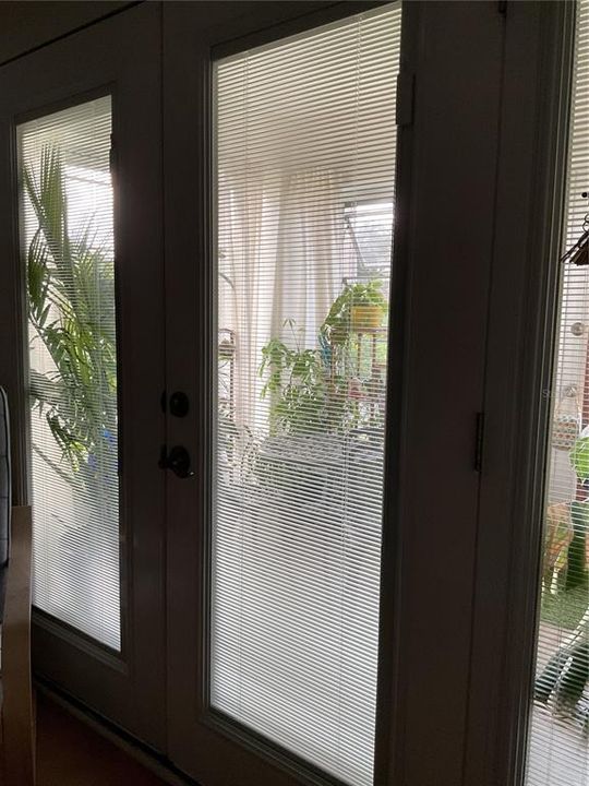 На продажу: $162,900 (2 спален, 1 ванн, 875 Квадратных фут)