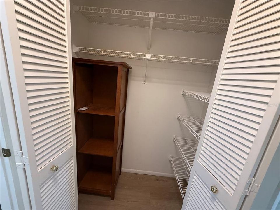 На продажу: $162,900 (2 спален, 1 ванн, 875 Квадратных фут)