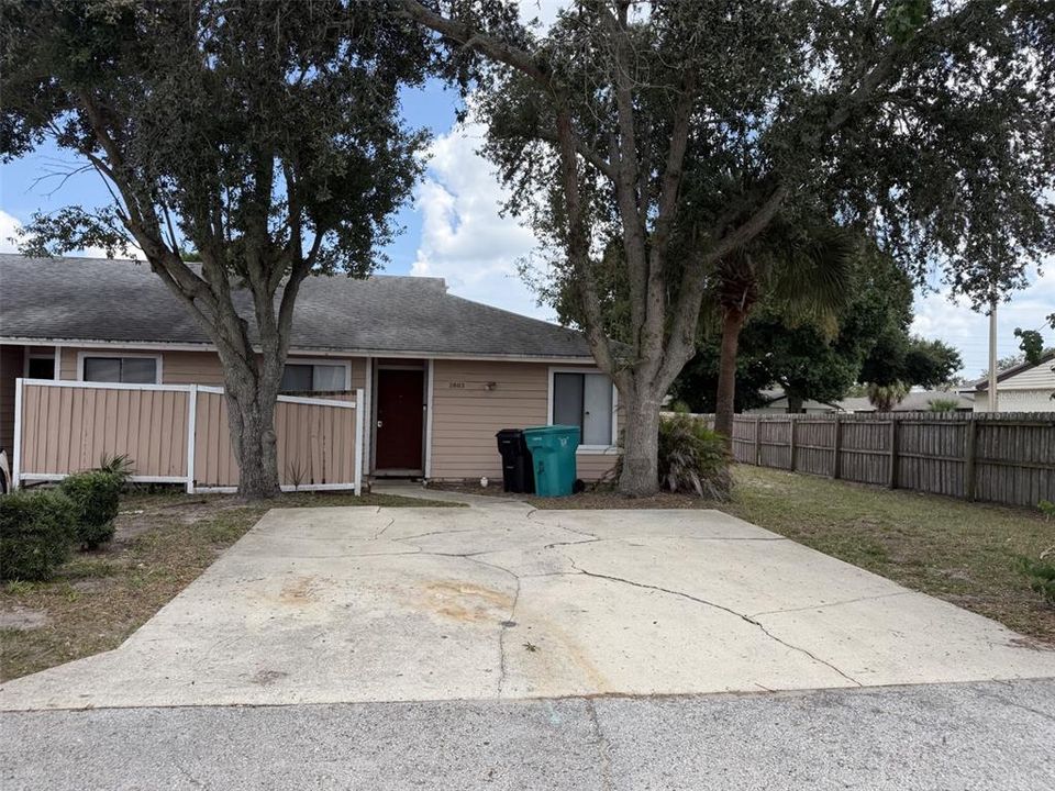 For Rent: $1,600 (2 beds, 2 baths, 868 Square Feet)