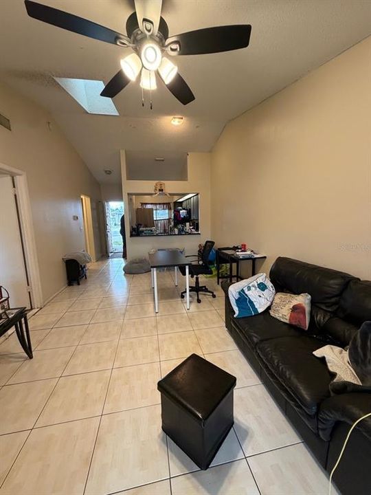 For Rent: $1,600 (2 beds, 2 baths, 868 Square Feet)