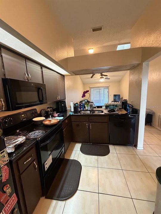 For Rent: $1,600 (2 beds, 2 baths, 868 Square Feet)