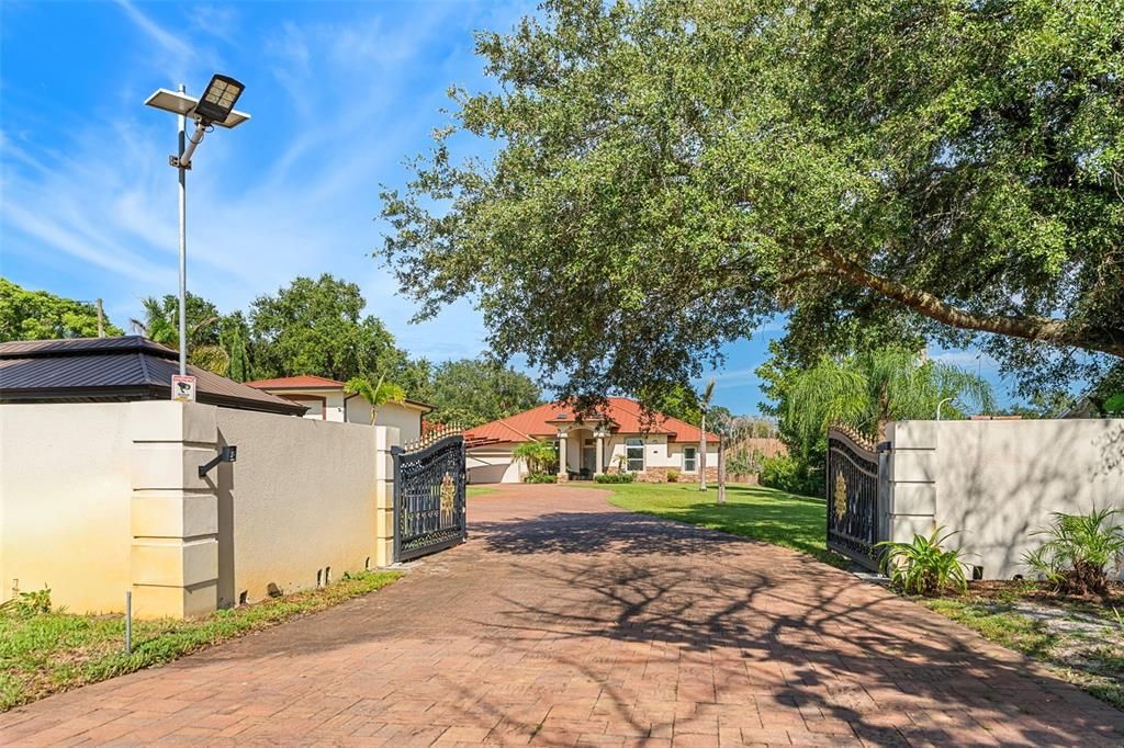 En Venta: $949,000 (4 camas, 3 baños, 2840 Pies cuadrados)