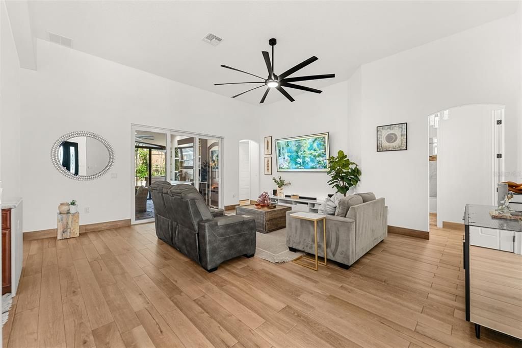 En Venta: $949,000 (4 camas, 3 baños, 2840 Pies cuadrados)