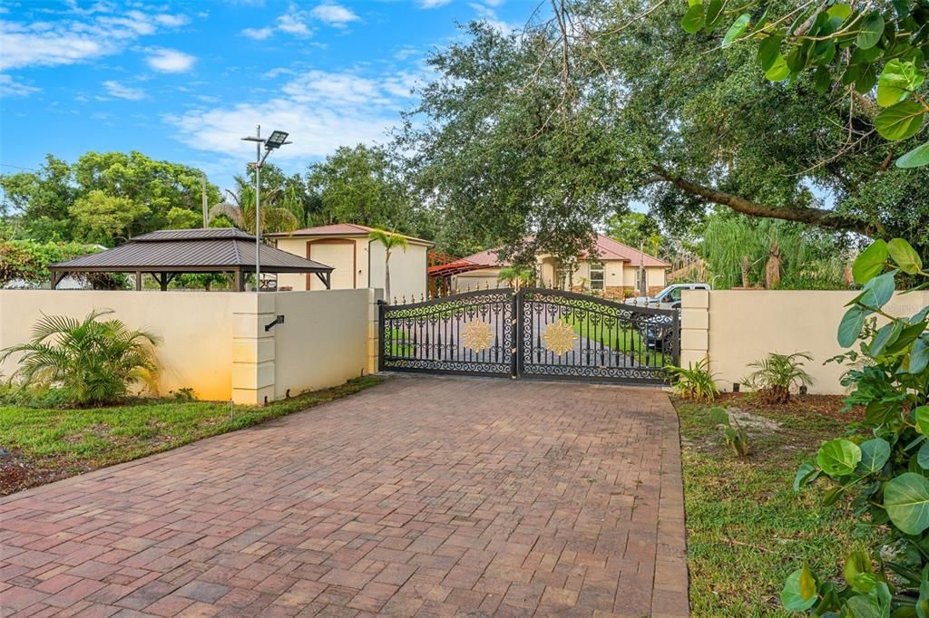 En Venta: $949,000 (4 camas, 3 baños, 2840 Pies cuadrados)