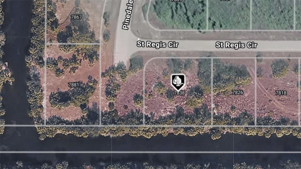 На продажу: $32,000 (0.36 acres)