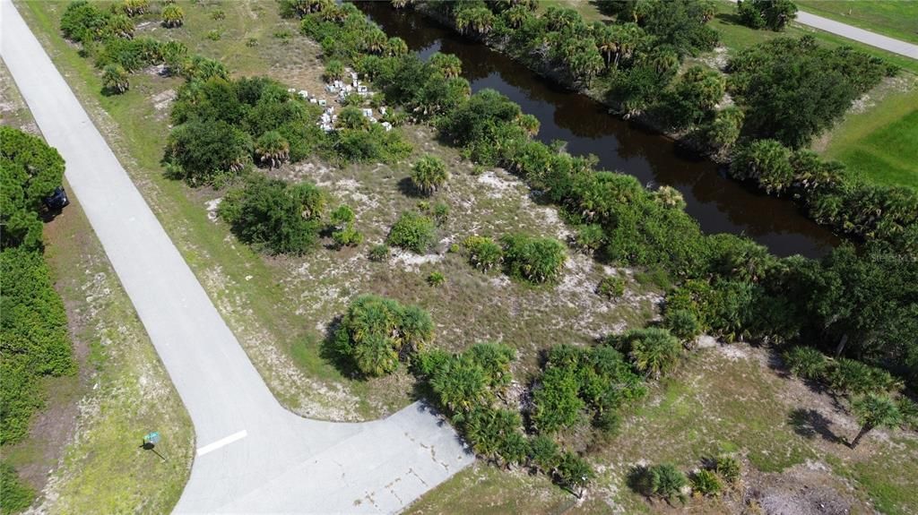 На продажу: $32,000 (0.36 acres)