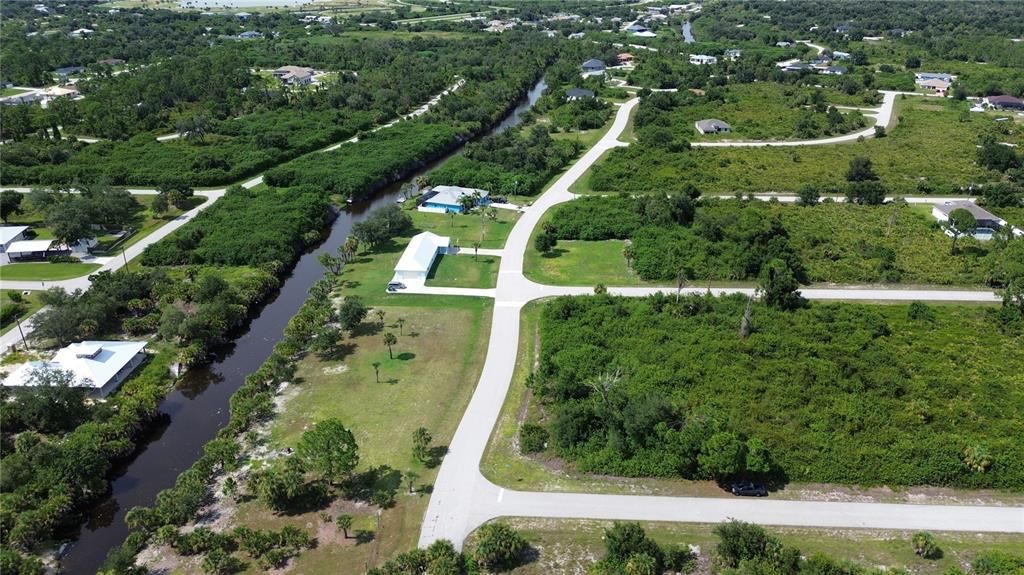 На продажу: $32,000 (0.36 acres)
