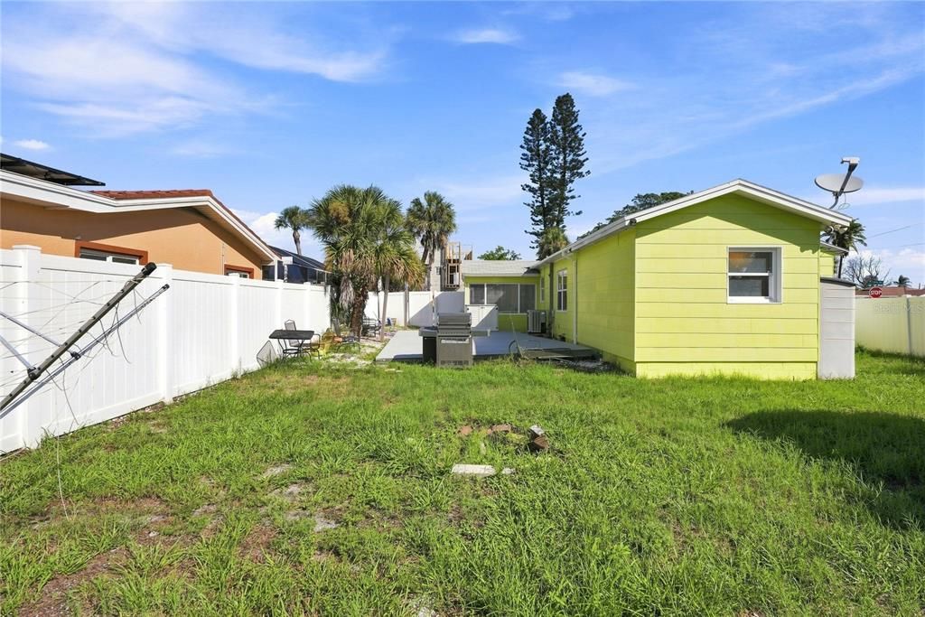 For Rent: $2,600 (2 beds, 2 baths, 888 Square Feet)