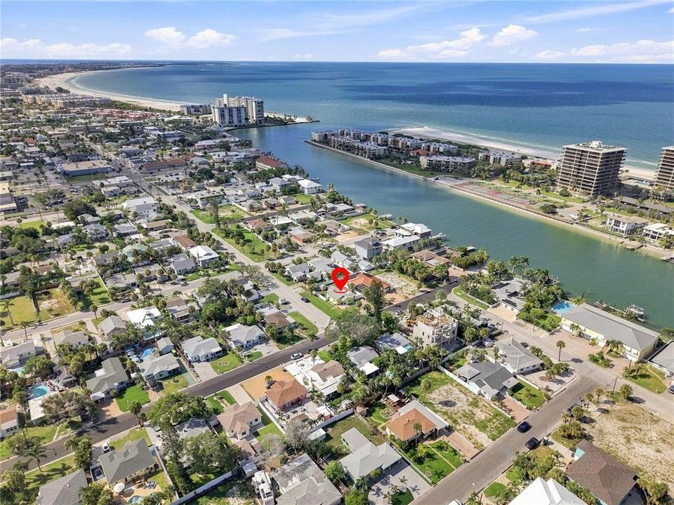 For Rent: $2,600 (2 beds, 2 baths, 888 Square Feet)