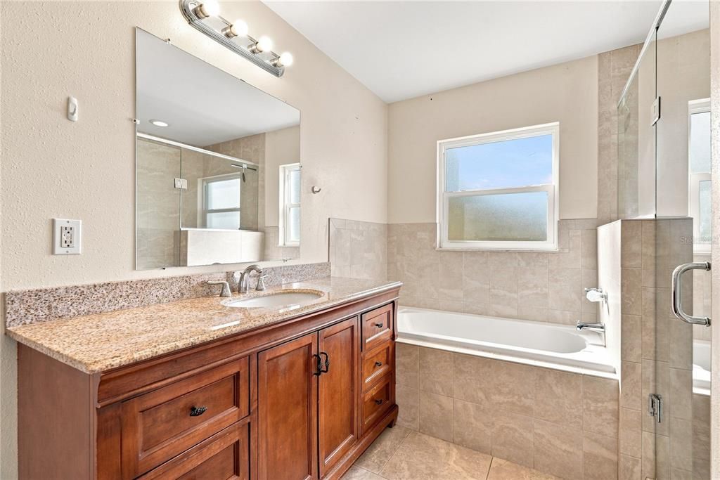 For Rent: $2,600 (2 beds, 2 baths, 888 Square Feet)