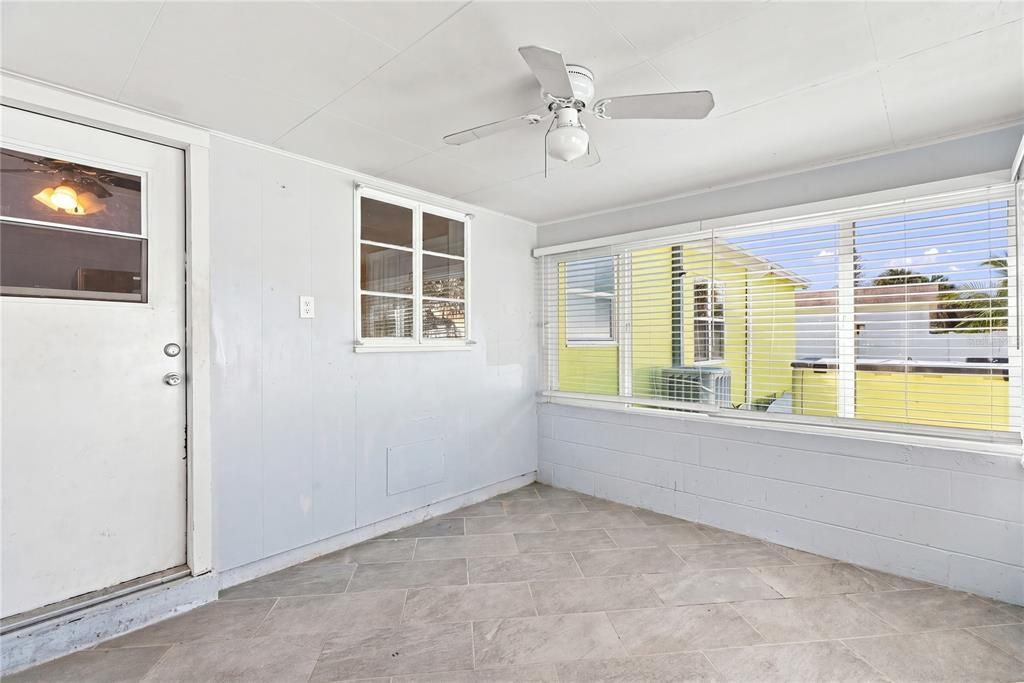 For Rent: $2,600 (2 beds, 2 baths, 888 Square Feet)