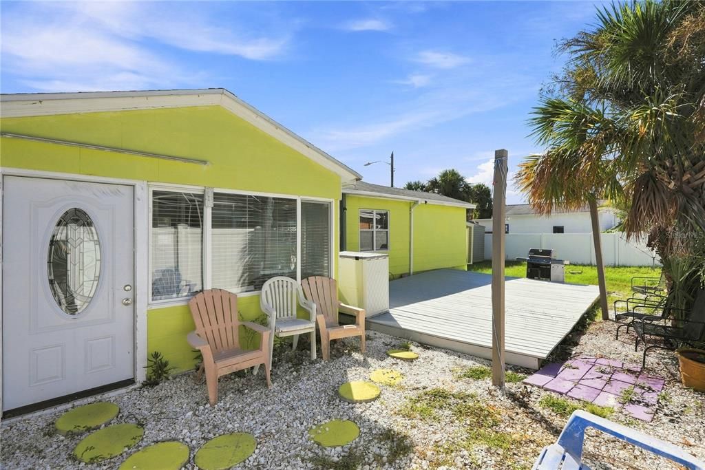 For Rent: $2,600 (2 beds, 2 baths, 888 Square Feet)